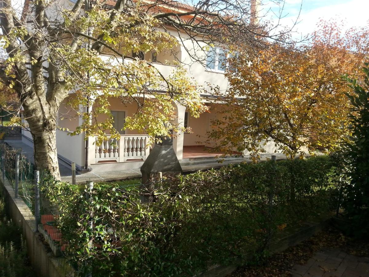 Apartmani Anita Malinska Exterior photo