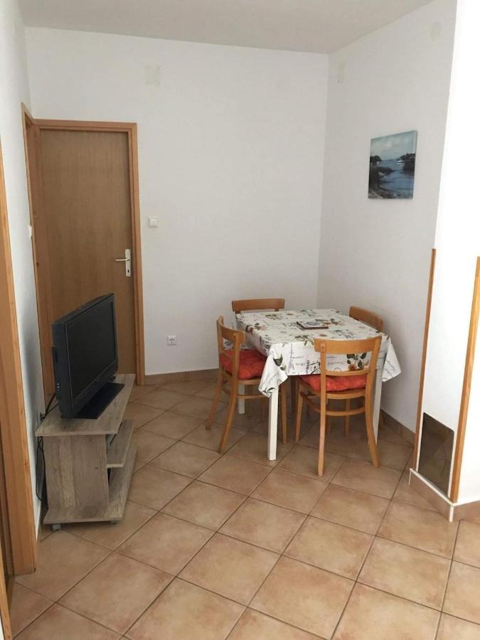 Apartmani Anita Malinska Exterior photo