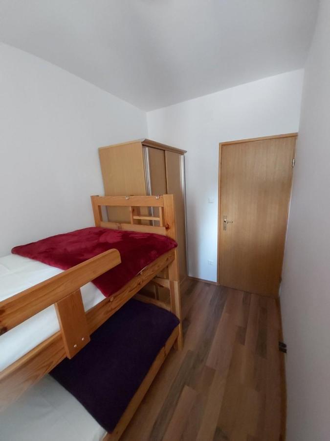 Apartmani Anita Malinska Exterior photo