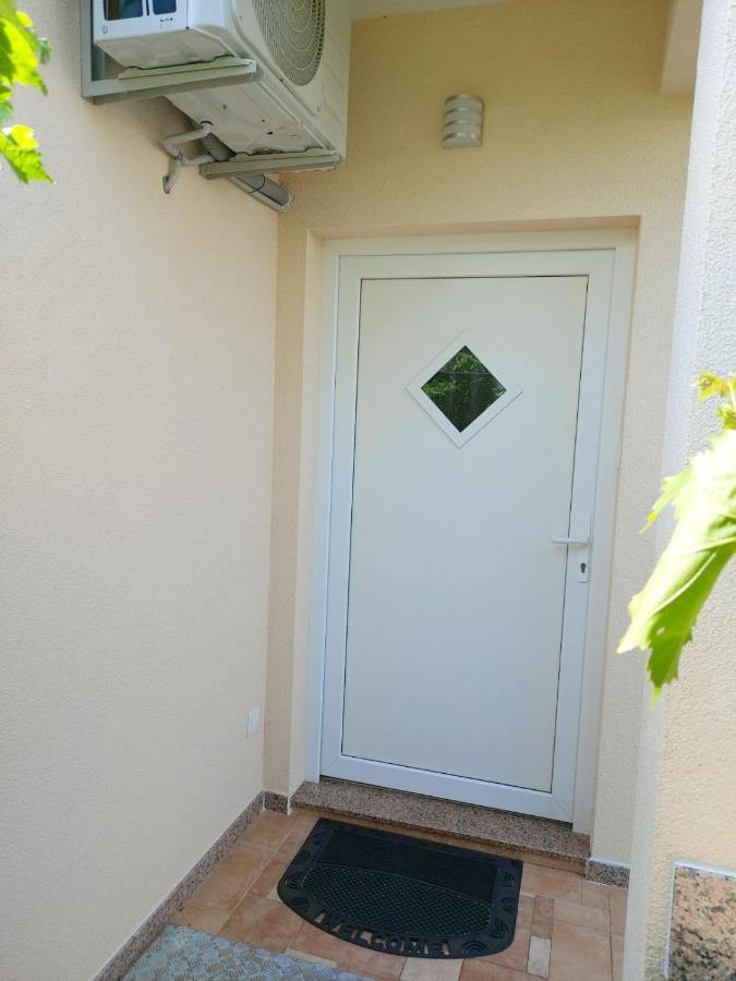 Apartmani Anita Malinska Exterior photo
