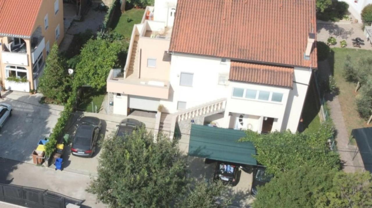 Apartmani Anita Malinska Exterior photo